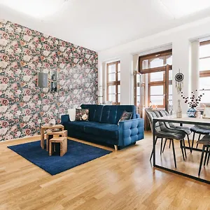 STYLE Residenz Dresden direkt an der Frauenkirche NETFLIX Apartment